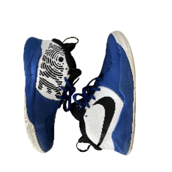 Boys Nike Team Hustle D 9 (GS) Blue White Sneakers Size 7 (Big Boy)New in box - Picture 3 of 3